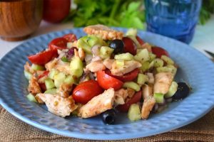 Salată grecească de pui