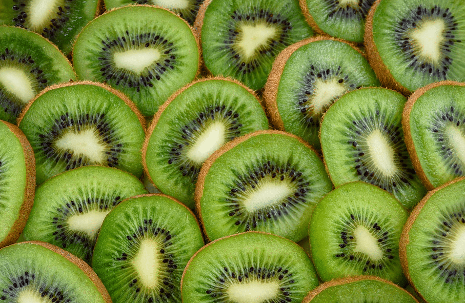 fructe de kiwi cu piele comestibilă sănătoasă